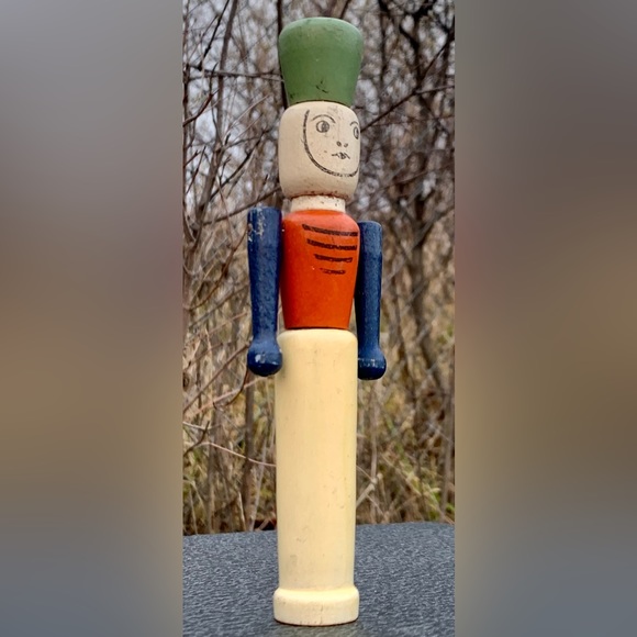 1930s Vintage Turned Wood Articulating Shoulder Joint Skittle Soldier Toy - Picture 3 of 13